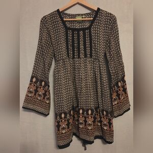 Urban Nomad Black and Cream Long Bell Sleeve Square Neck Print Dress. Size S/M.